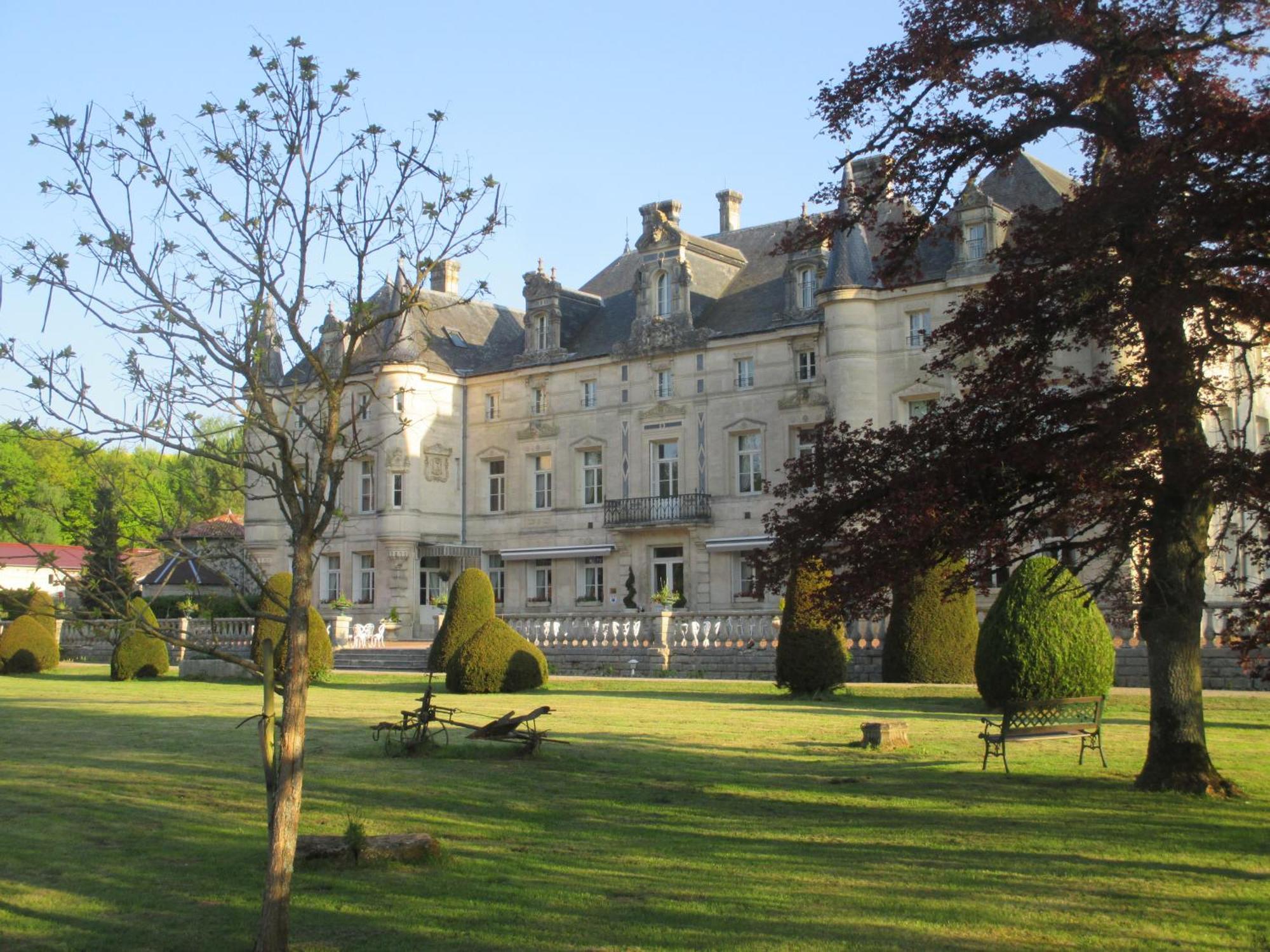 Chateau Des Monthairons Hotel Restaurant Gastromaison Spa Privatif Ле-Монтэрон Экстерьер фото